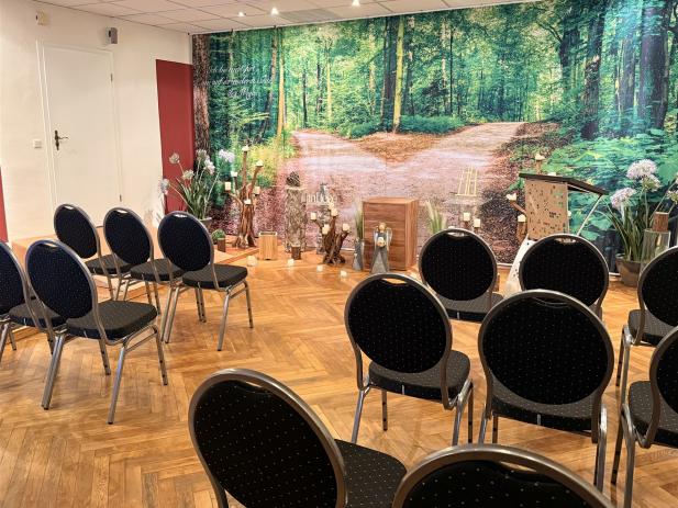 kleine klimatisierte Trauerhalle in Plate