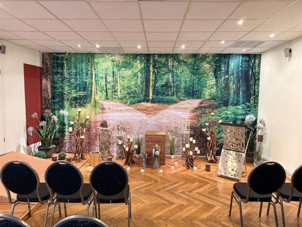 kleine klimatisierte Trauerhalle in Plate