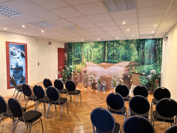 kleine klimatisierte Trauerhalle in Plate